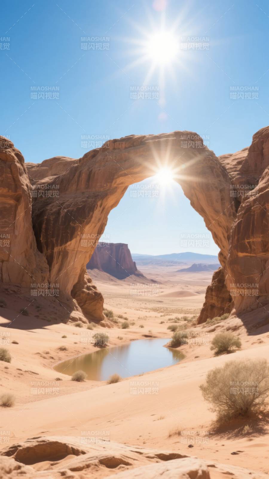 沙漠拱门映日光图片