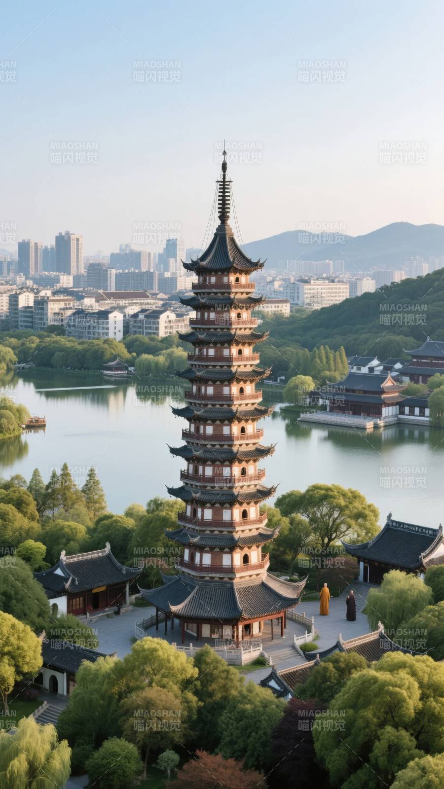 古塔映湖城图片