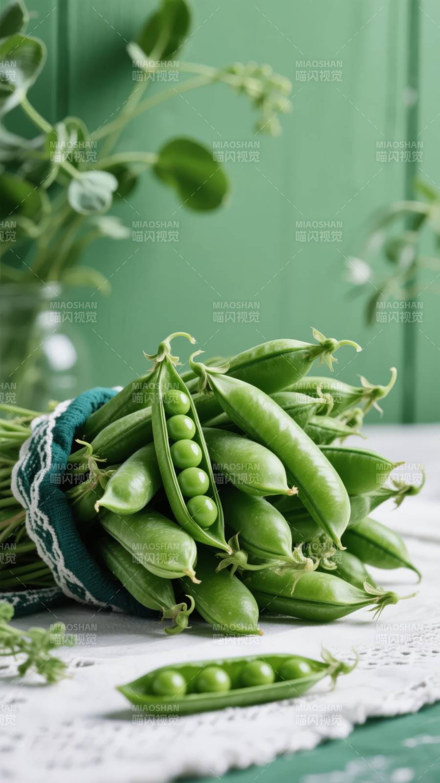 青翠豌豆鲜嫩诱人图片