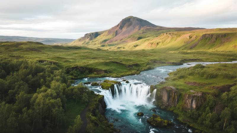瀑布山谷风光图片