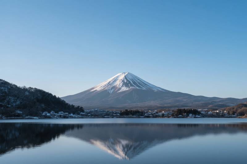 富士山倒影湖中图片