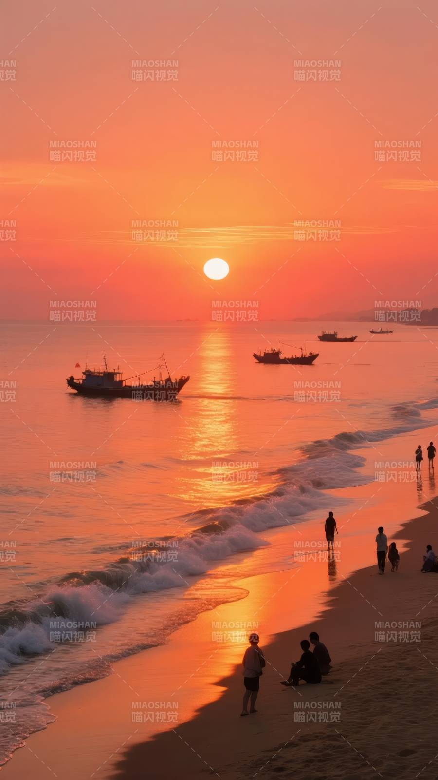 夕阳下的海滩剪影图片