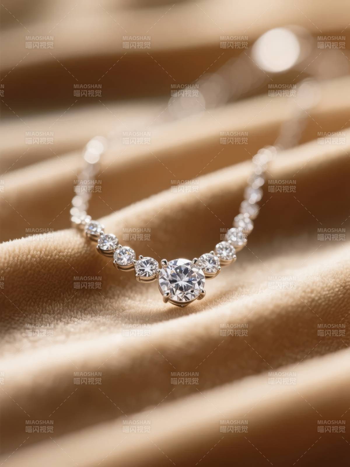 璀璨钻石项链图片