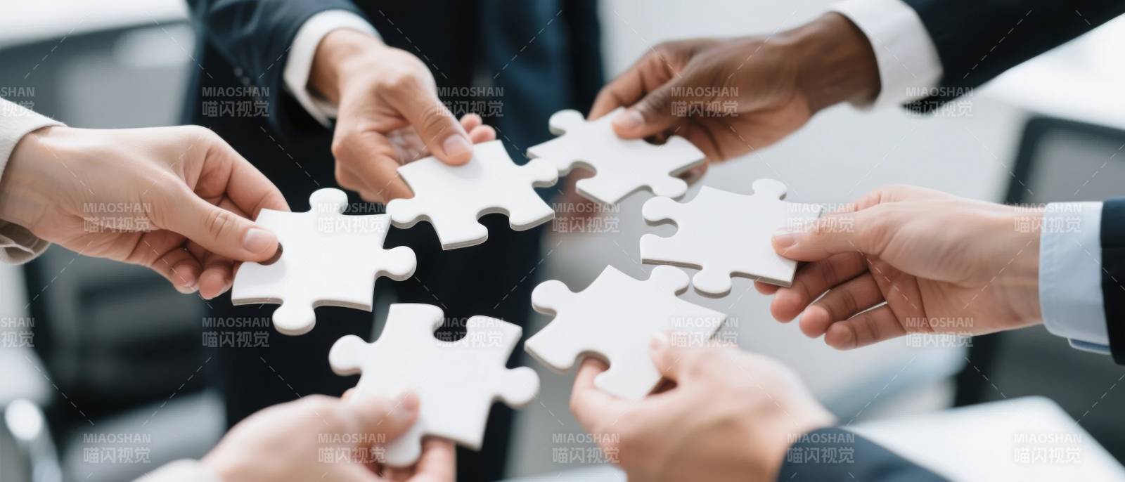 团队协作拼图图片