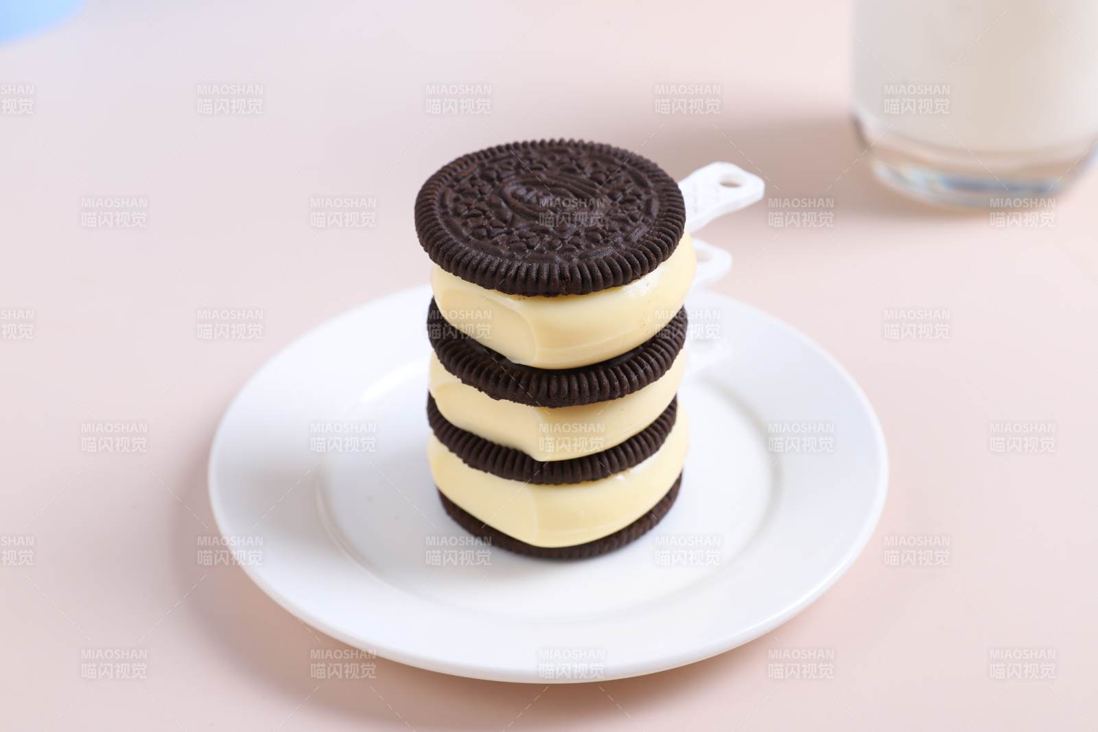 奥利奥夹冰淇淋图片