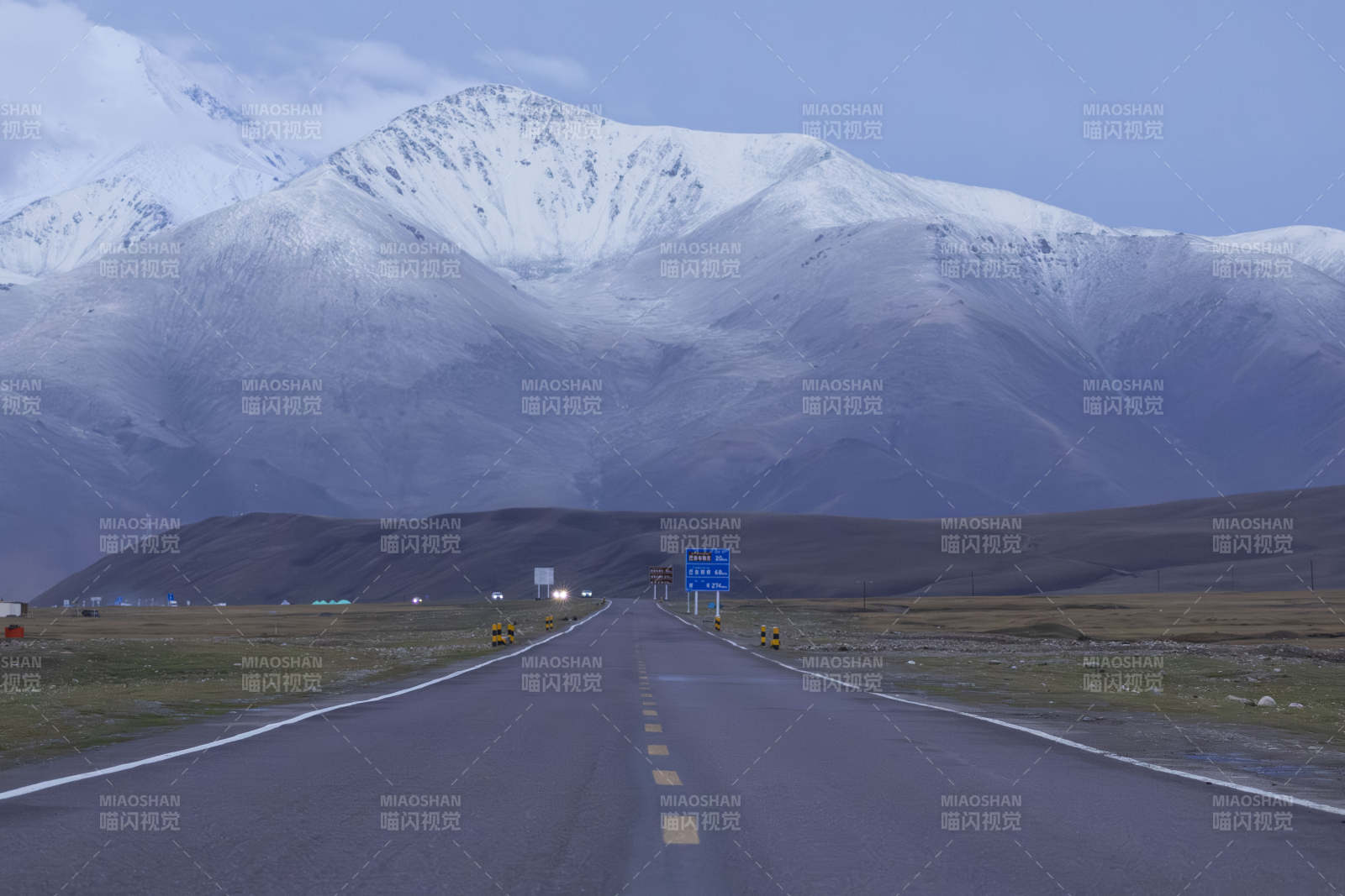 雪山公路远景图片
