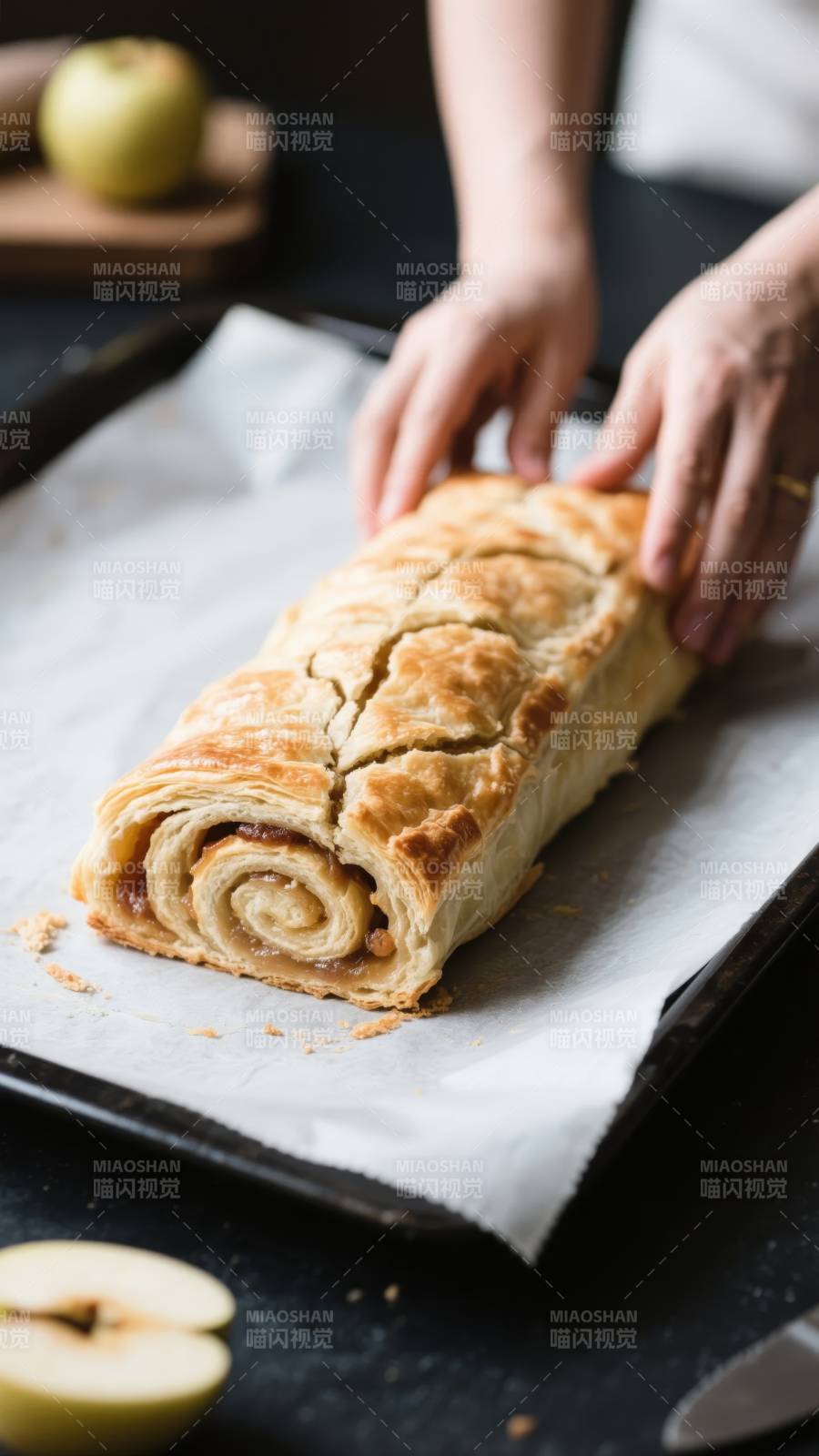 苹果酥卷新鲜出炉图片