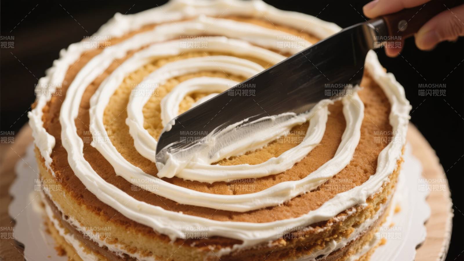 奶油蛋糕装饰中图片