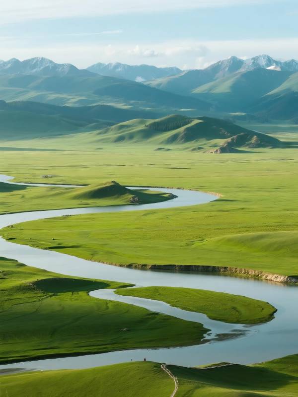 草原蜿蜒河图片