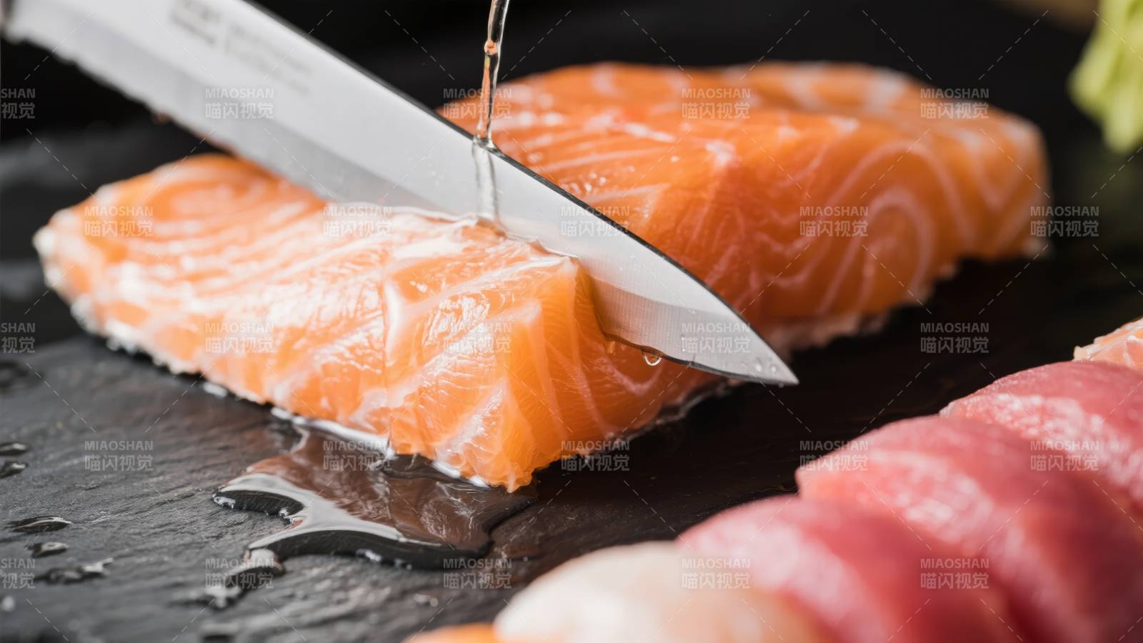 刀切三文鱼刺身图片