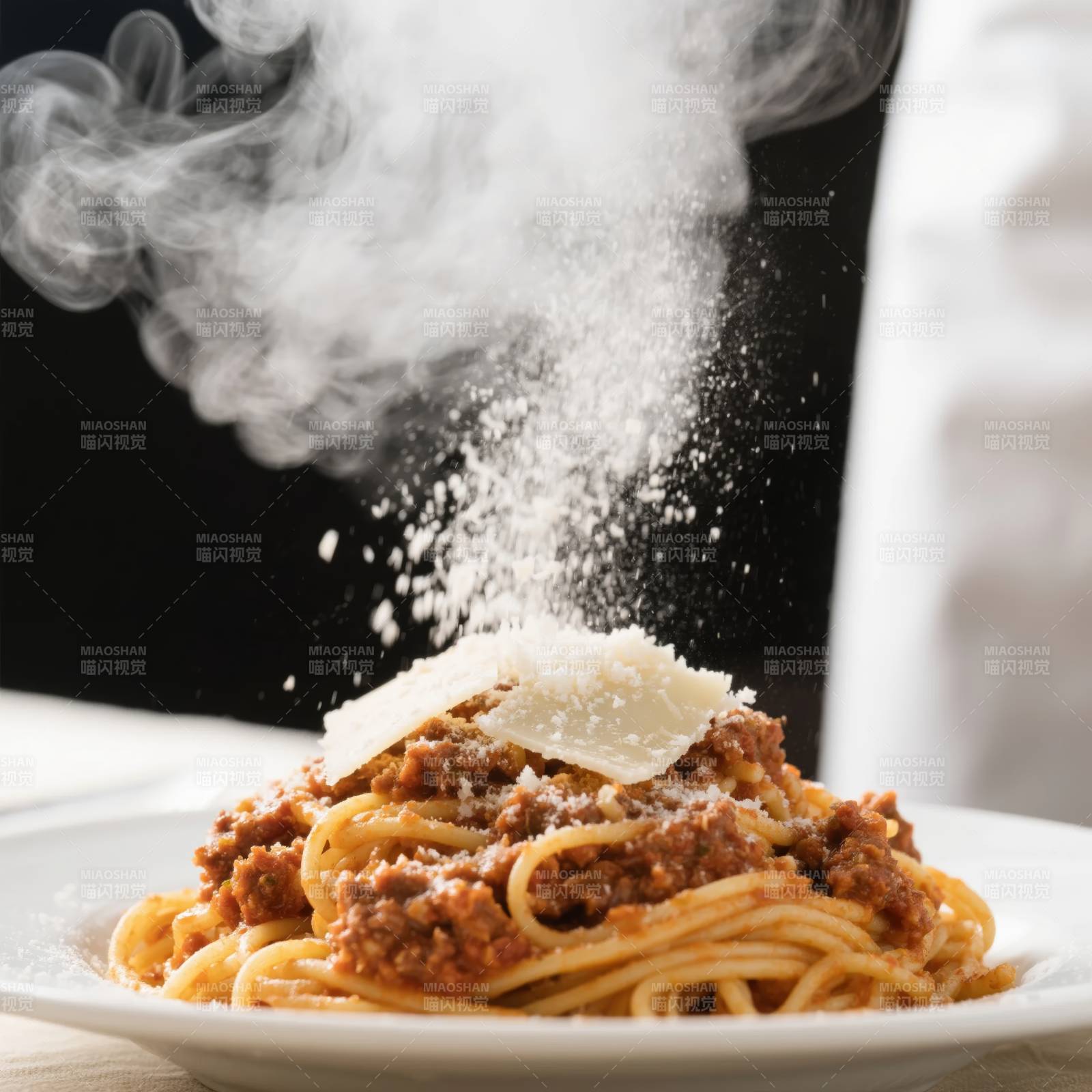 热腾腾的意大利面图片