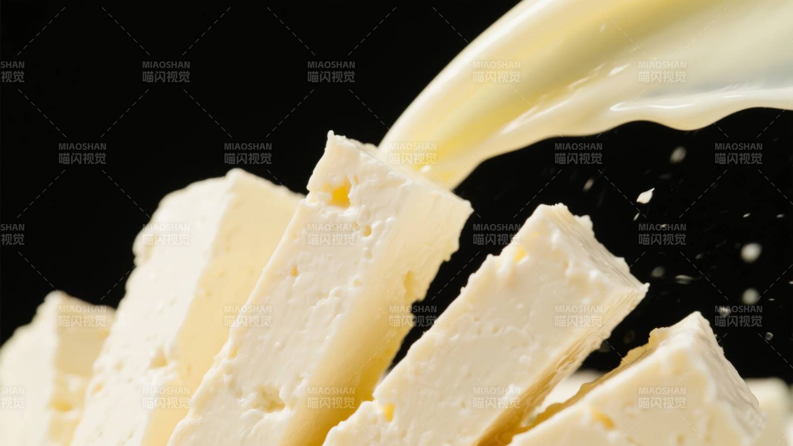 奶酪与牛奶的邂逅图片