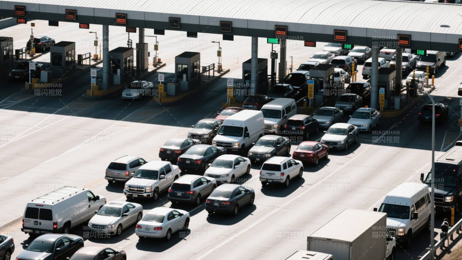收费站车流繁忙图片
