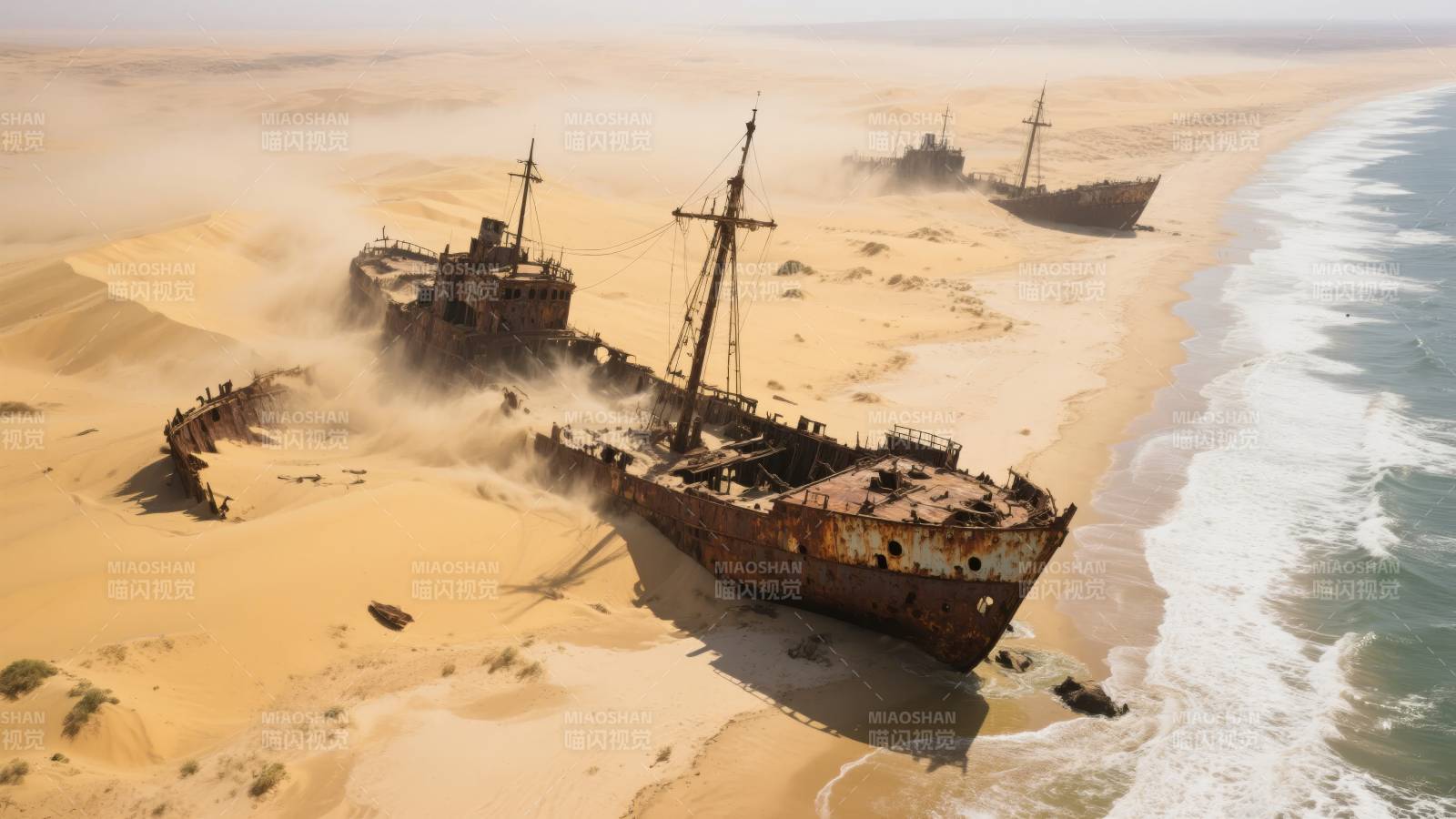 沙漠中的沉船残骸图片