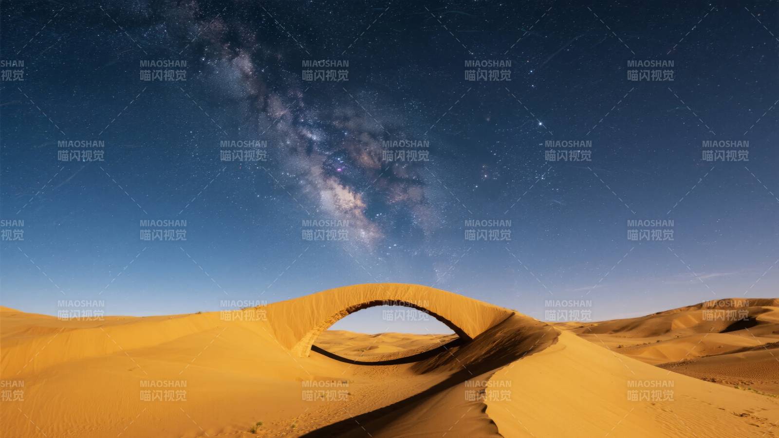 沙漠星河拱桥图片