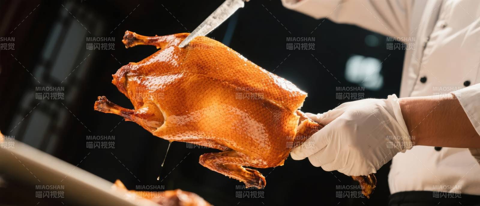 烤鸭切片瞬间图片