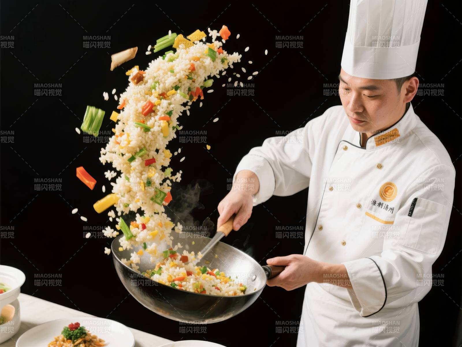炒饭飞舞 厨艺精湛图片