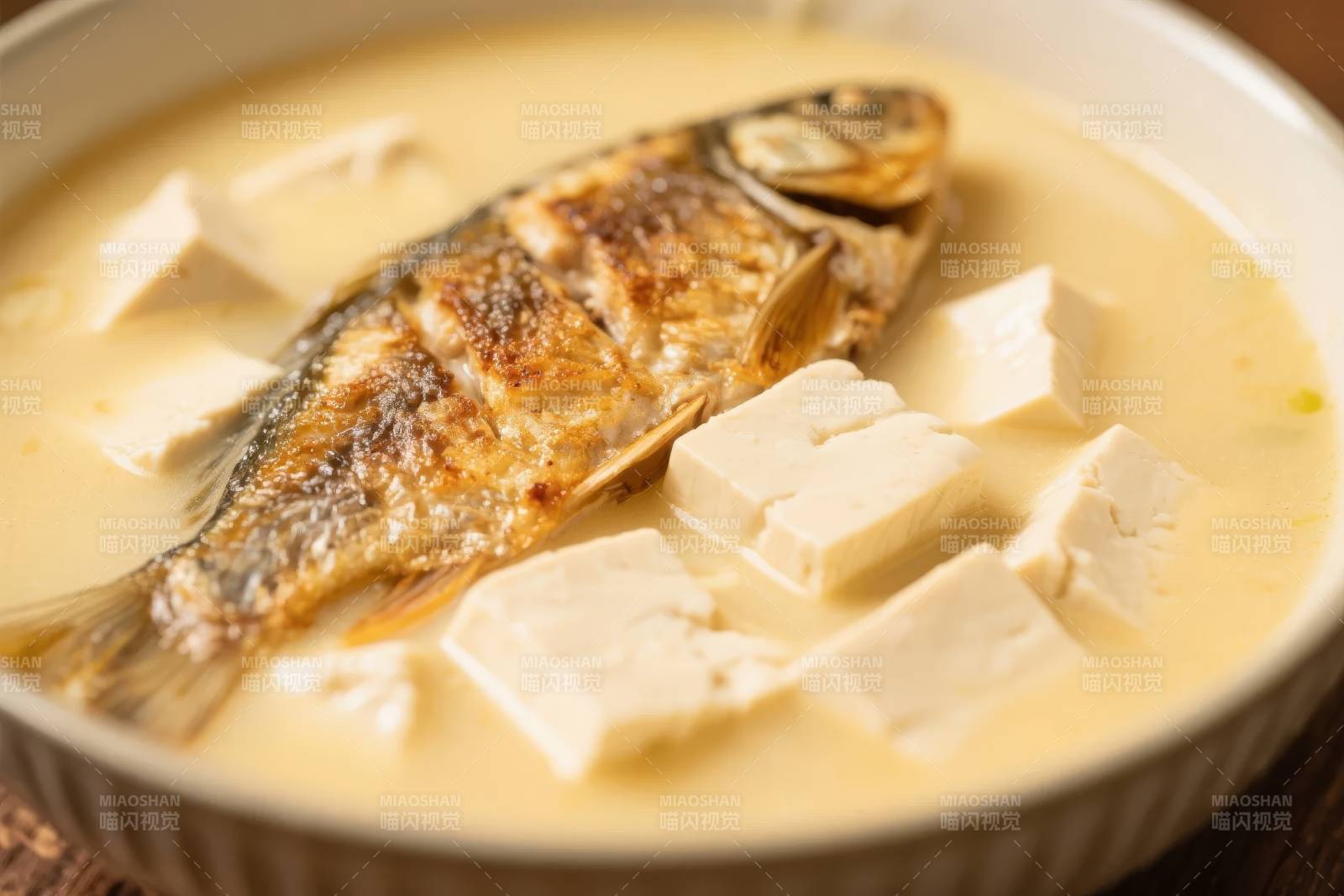 鱼头豆腐汤图片