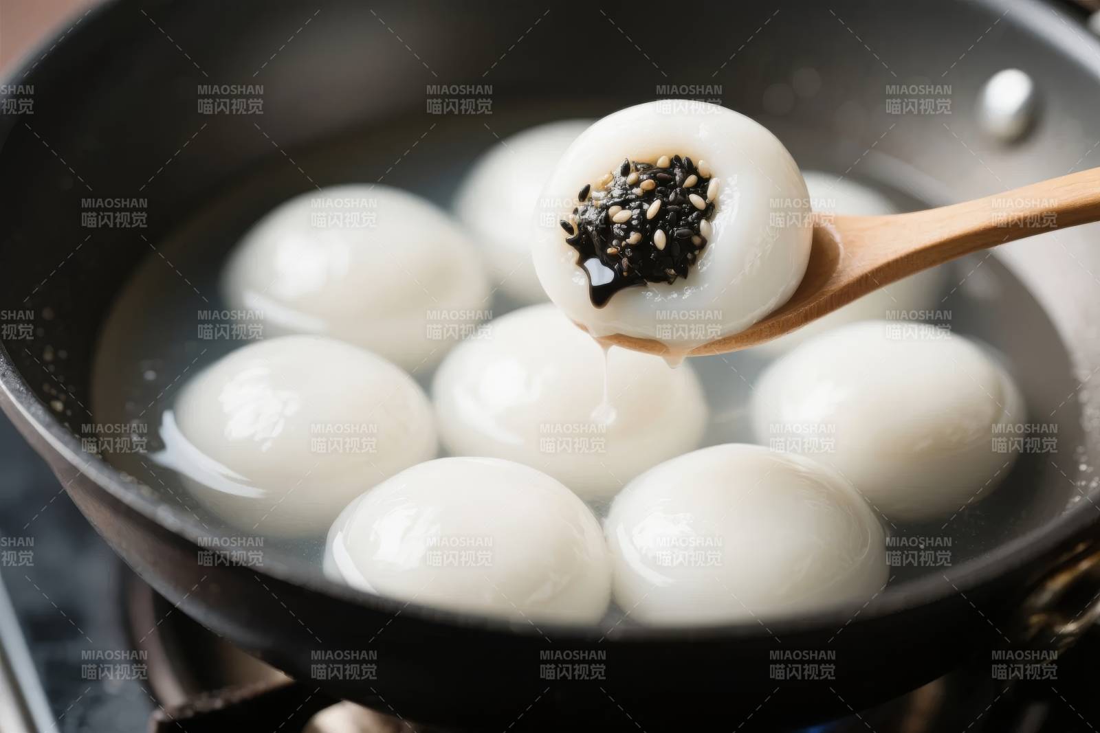 汤圆煮熟出锅图片
