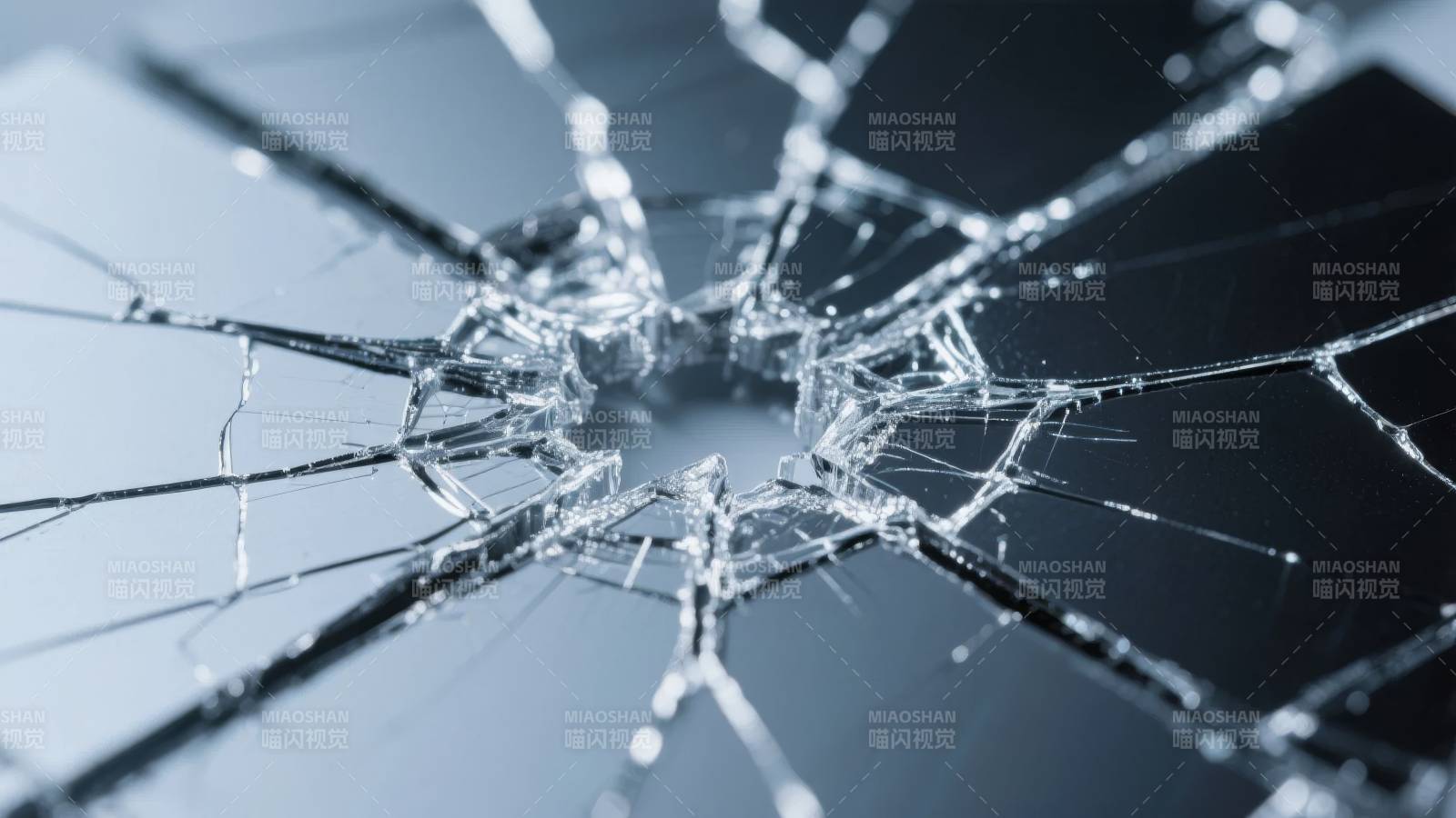 破碎的玻璃图片