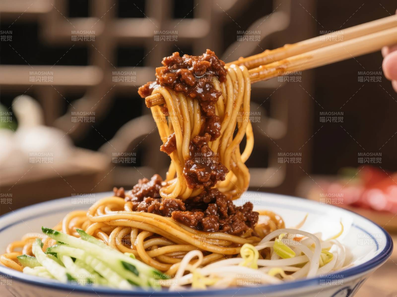 炸酱面 美味诱人图片