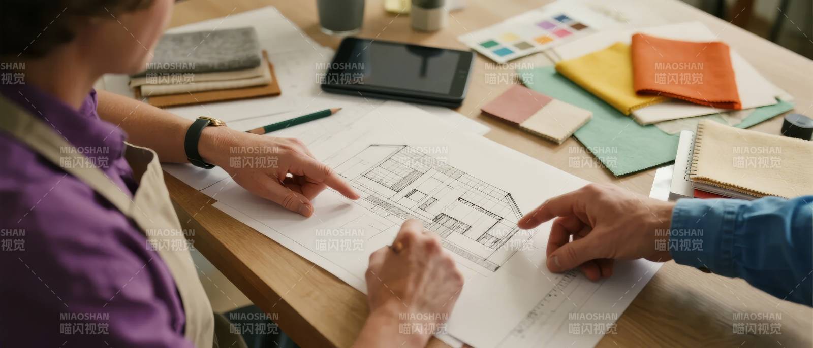 设计图纸讨论中图片