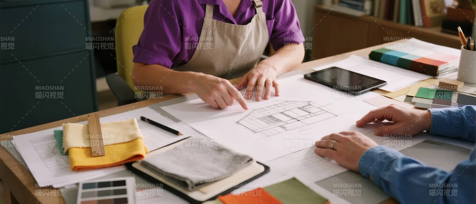 设计讨论现场图片