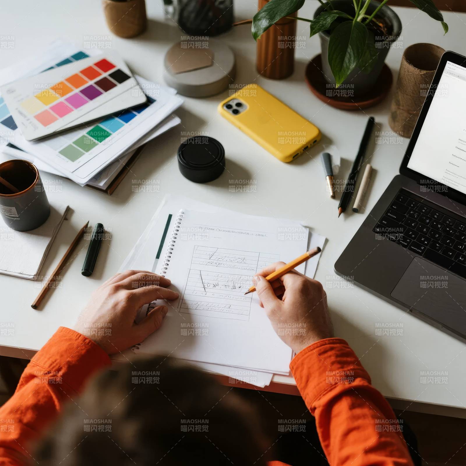 专注工作时刻图片