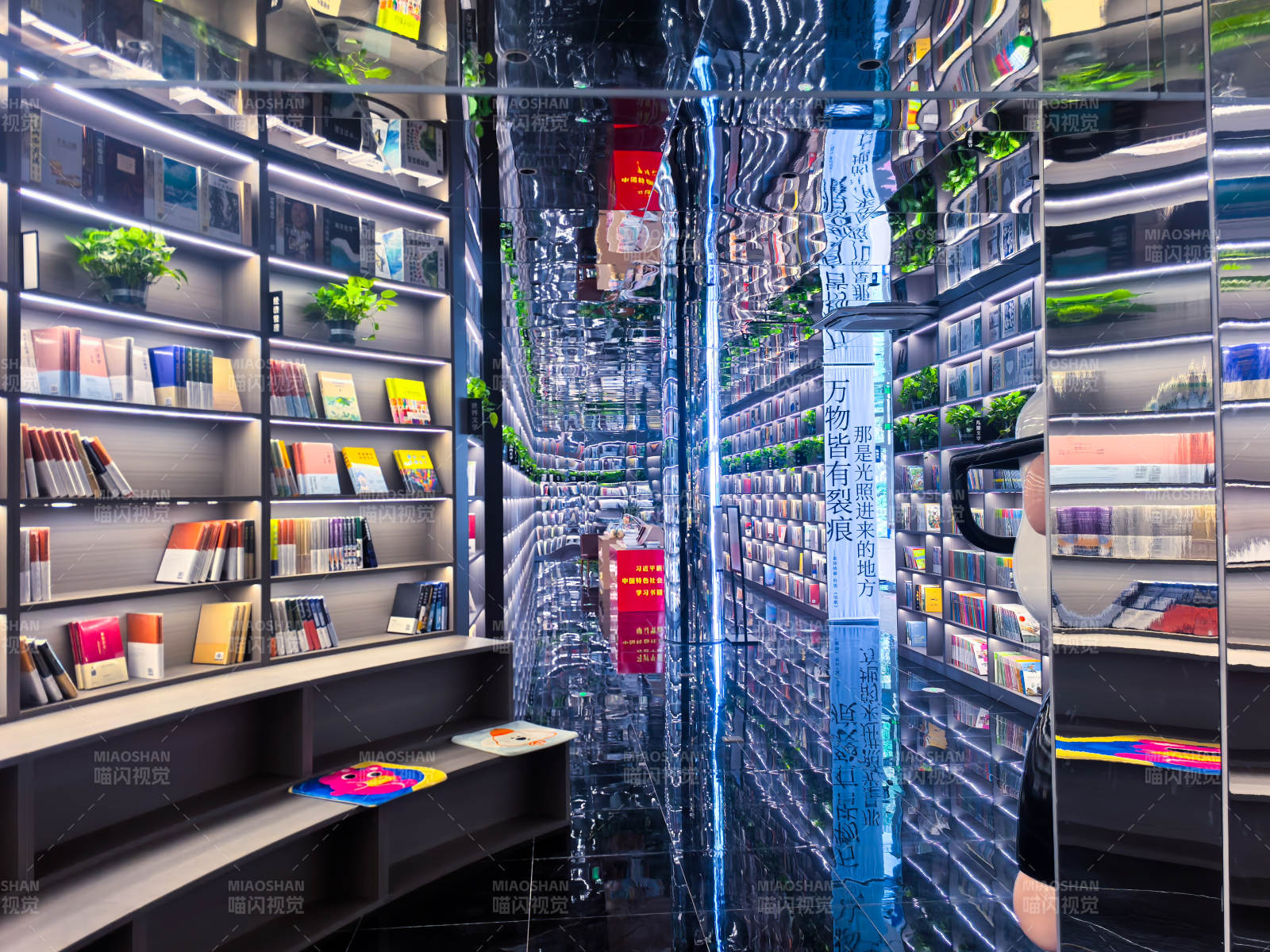 桐庐未来湖公园镜像书廊奇景图片