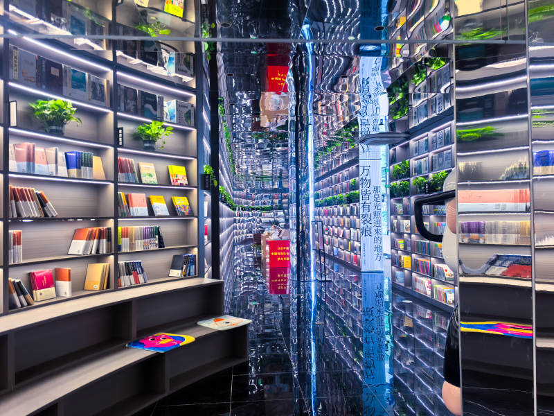 桐庐未来湖公园镜像书廊奇景图片