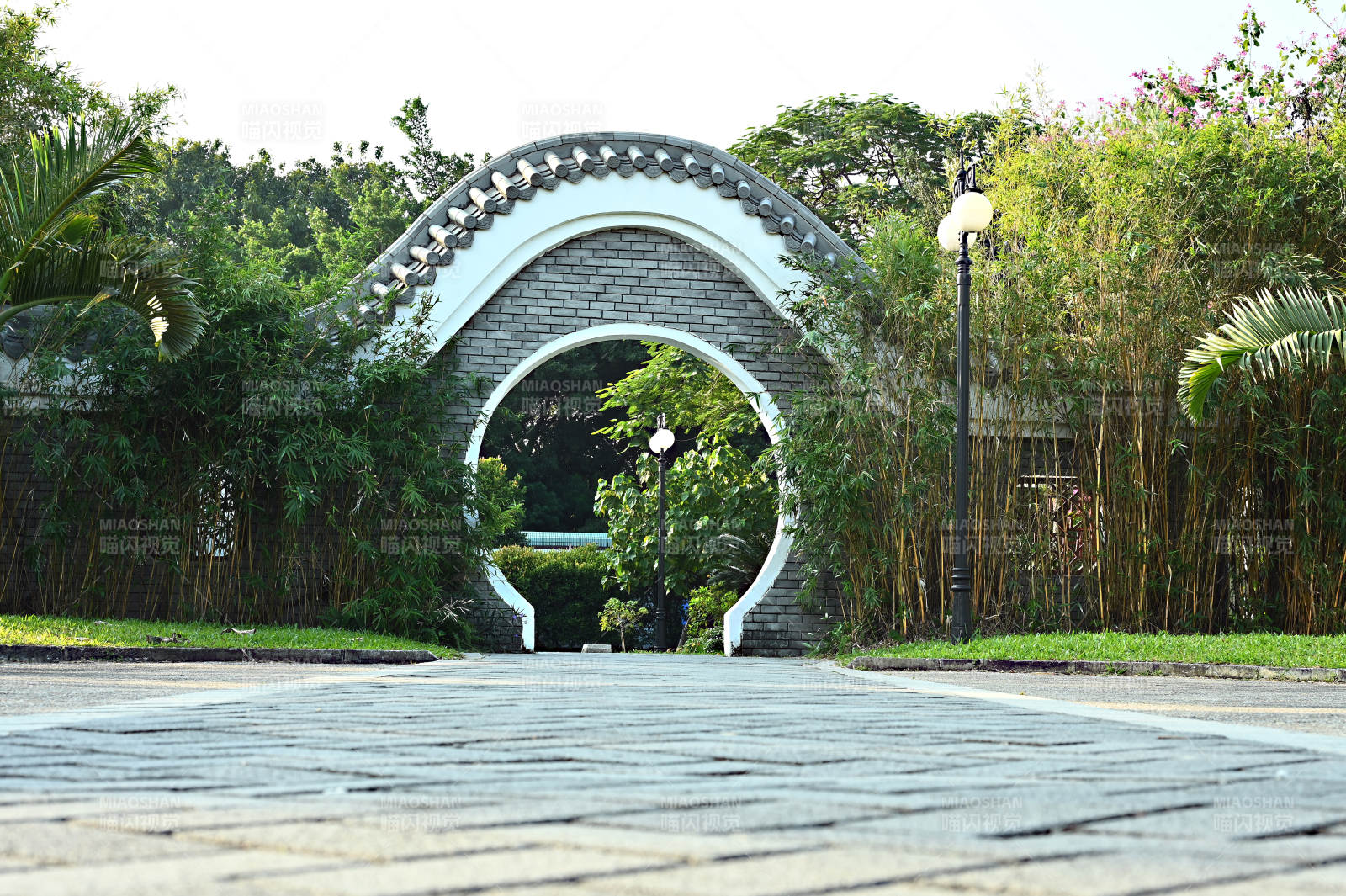 园林拱门美景图片