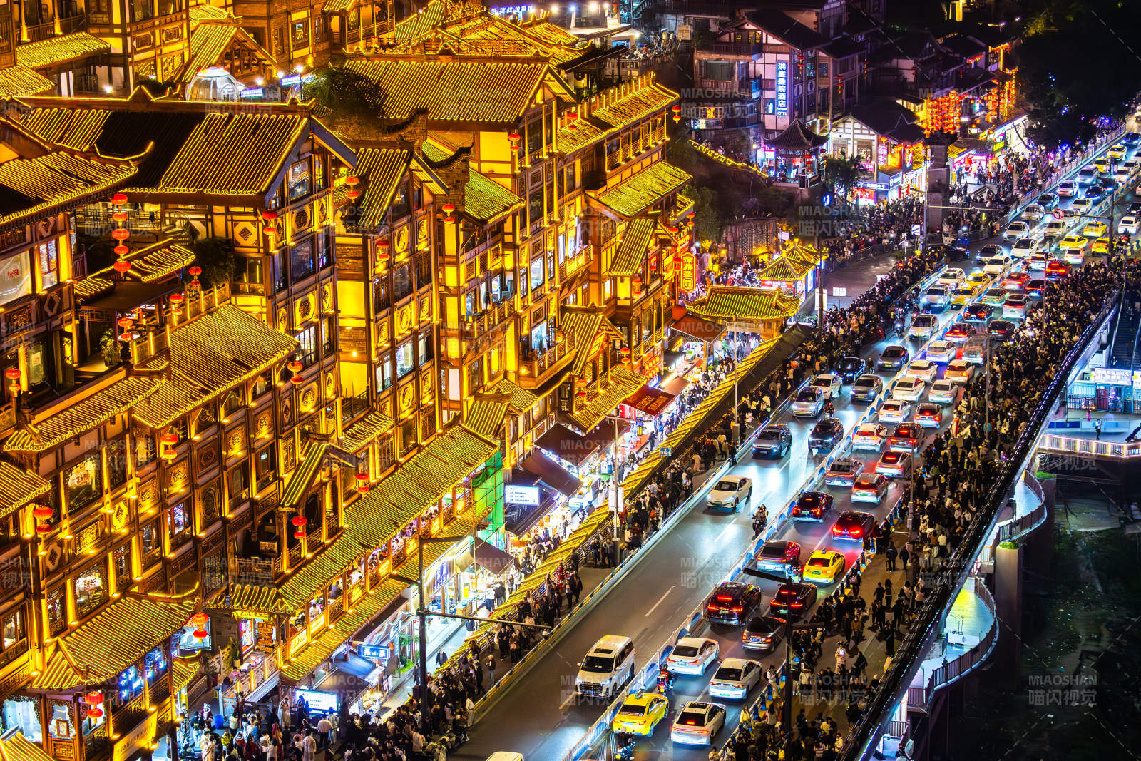 夜市繁华灯火璀璨图片