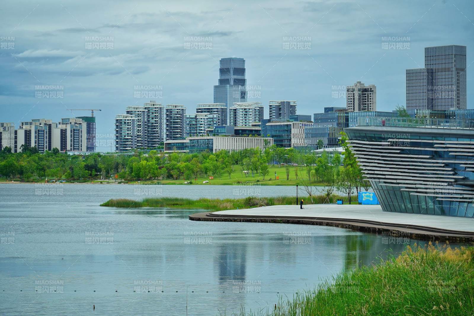 兴隆湖畔城市风光图片