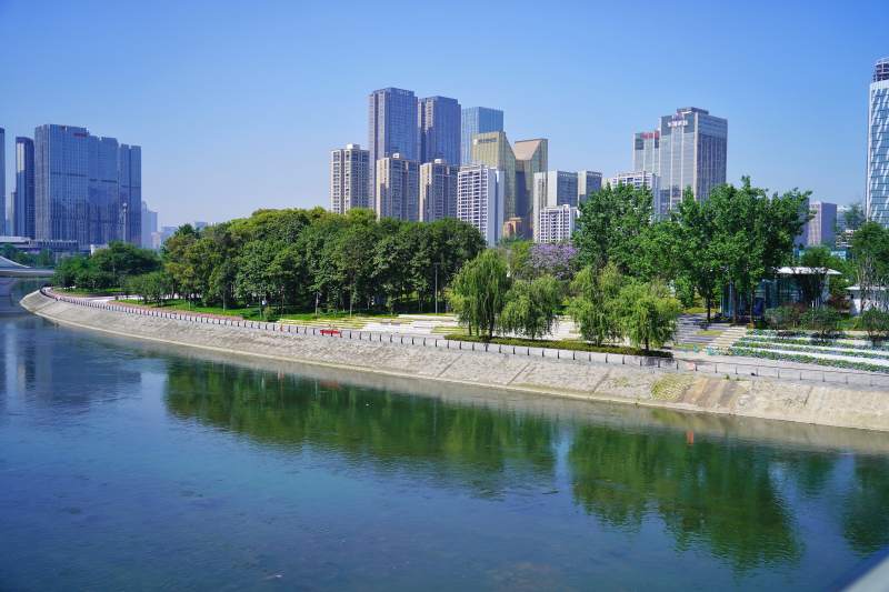 城市河畔风光图片