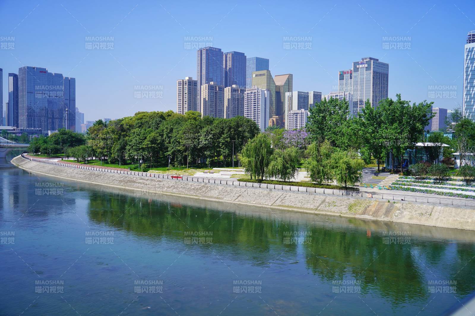 交子公园城市河畔风光图片