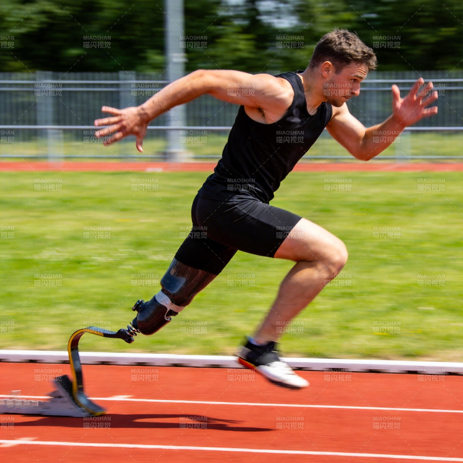 残奥运动员冲刺瞬间图片