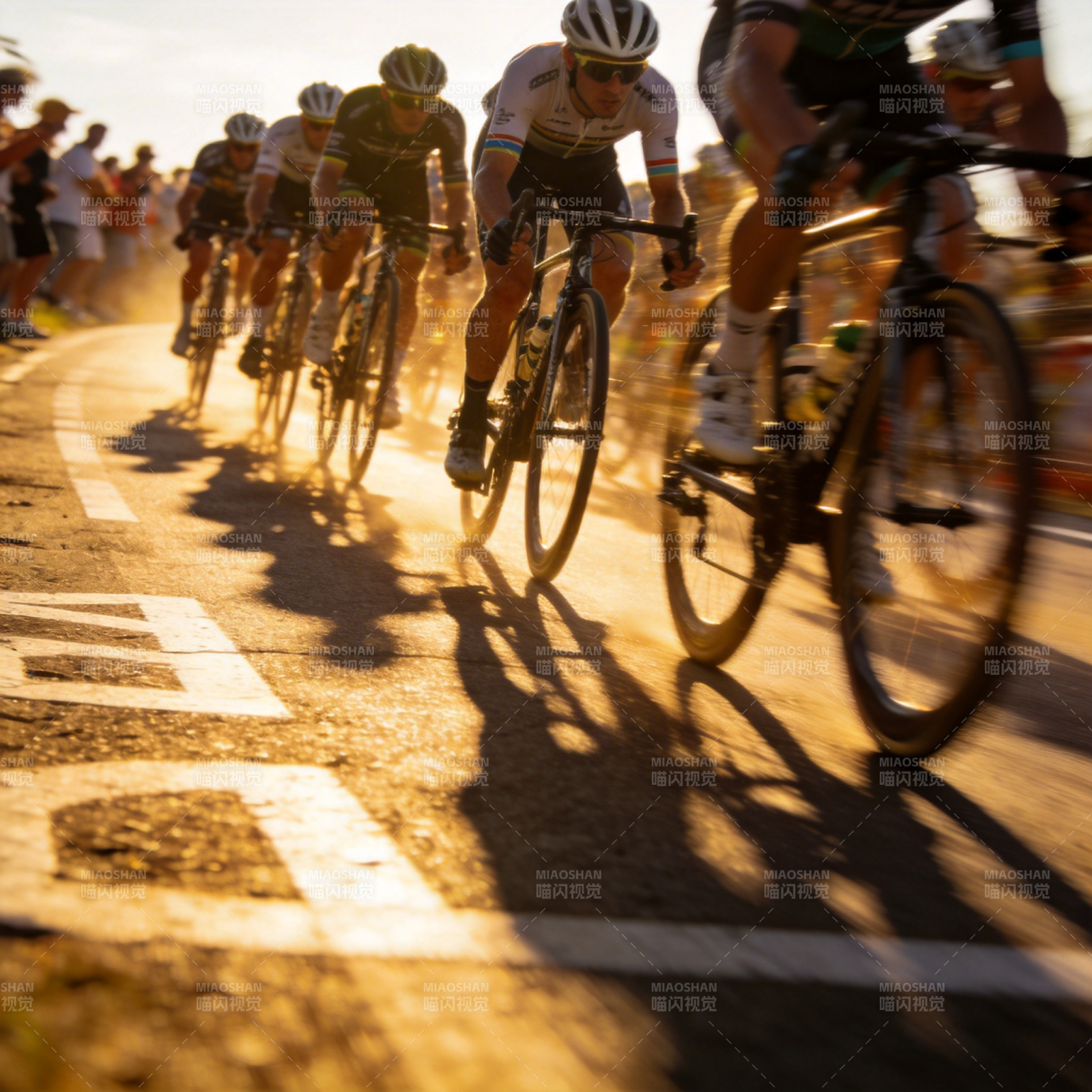 骑行竞速瞬间图片