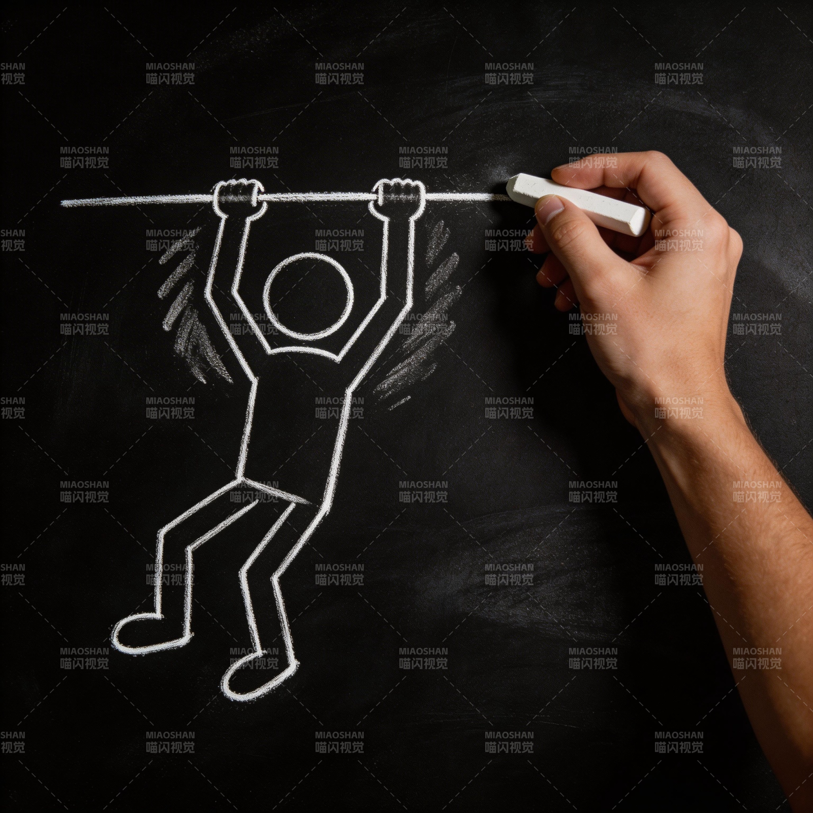 黑板上的攀爬人影图片