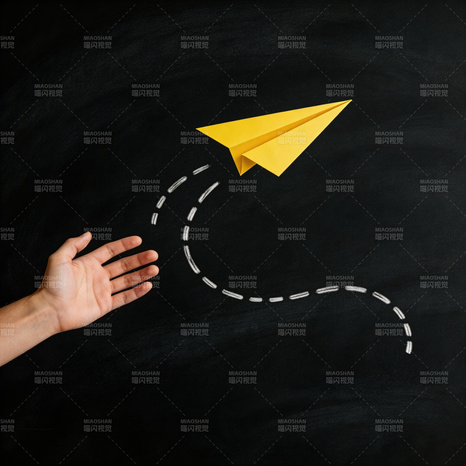 纸飞机飞向远方图片