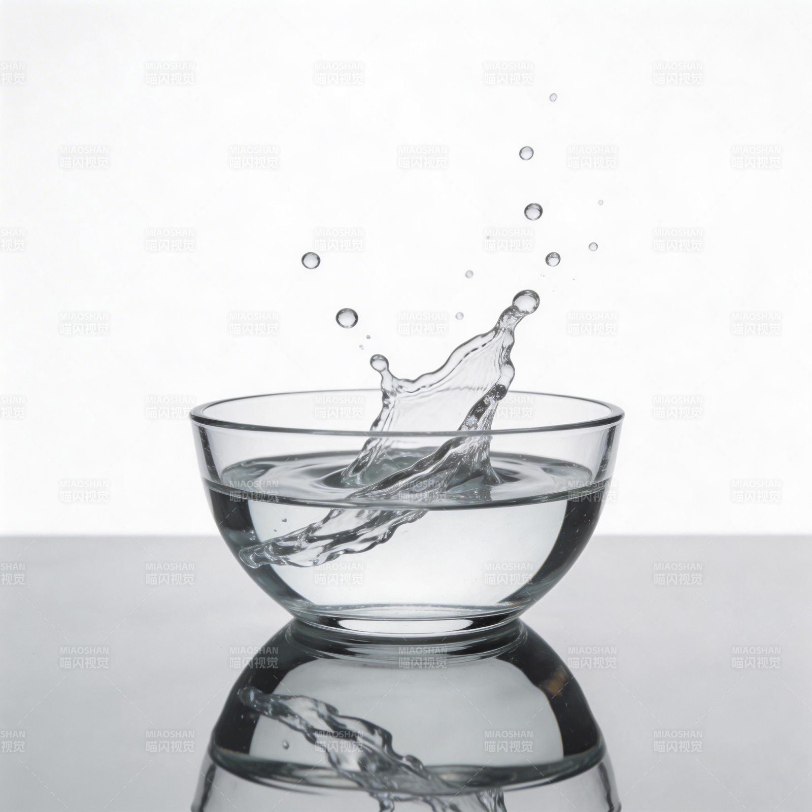 水花飞溅瞬间图片