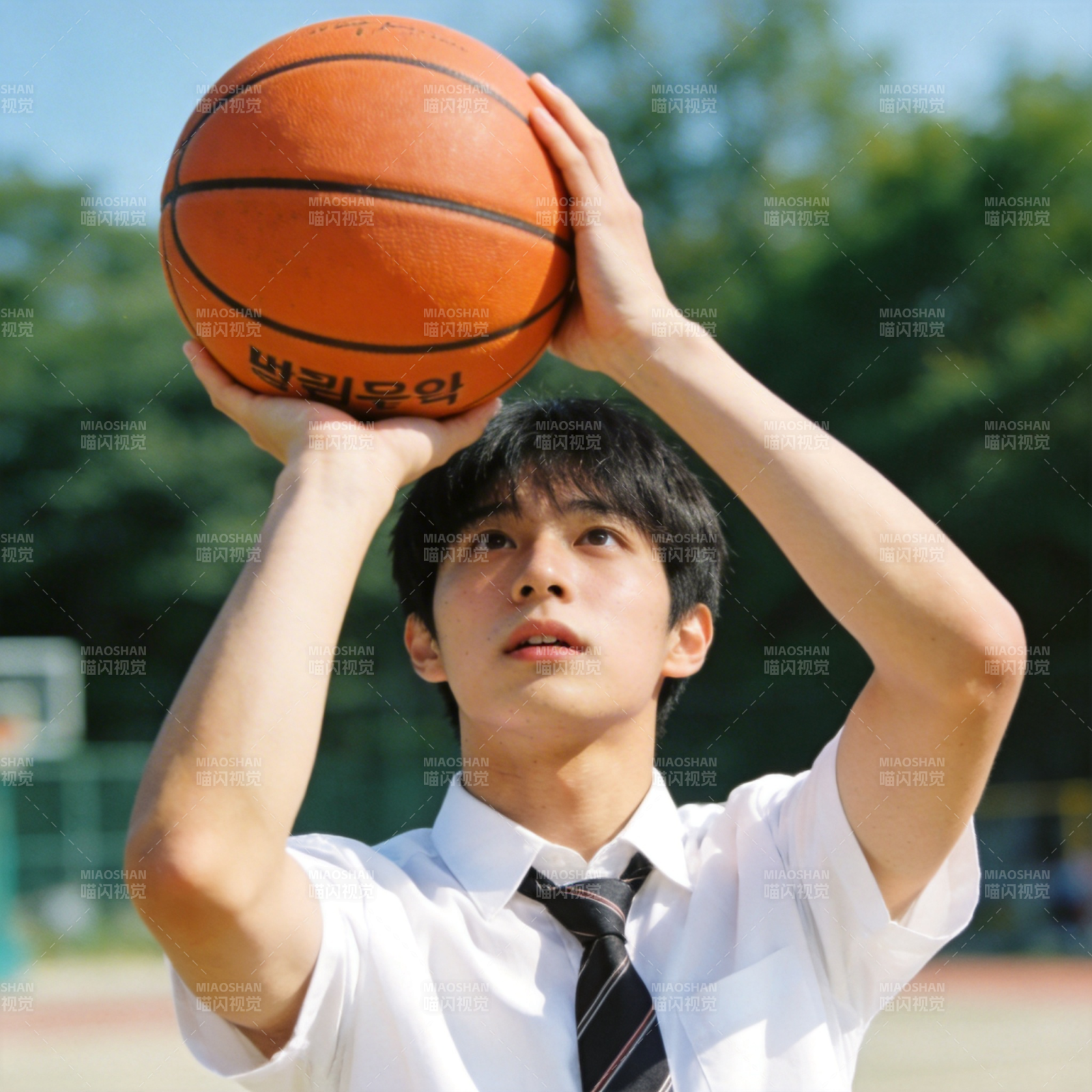 少年投篮瞬间图片