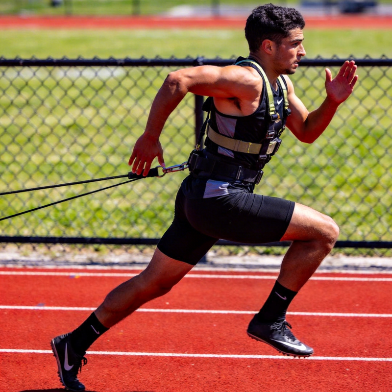 田径运动员冲刺训练图片