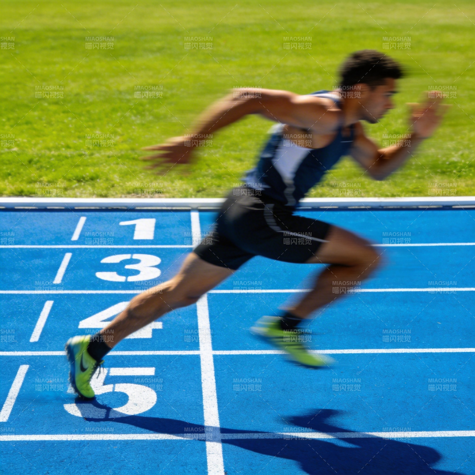 短跑运动员冲刺瞬间图片