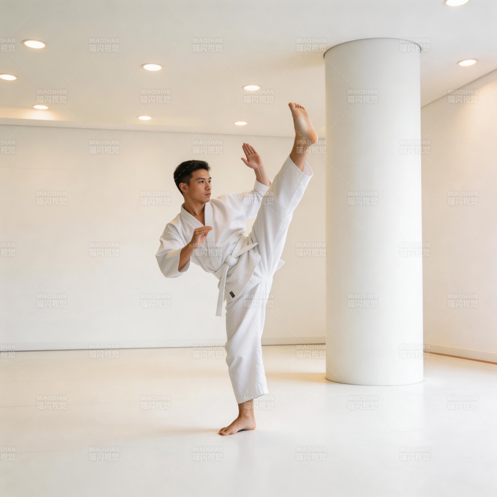 空手道高踢腿图片