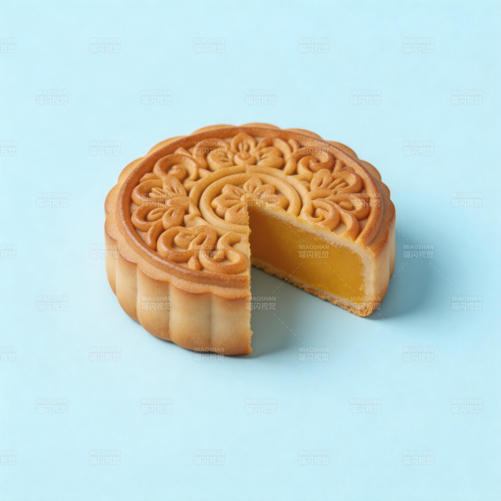 月饼切开露出金黄馅料图片