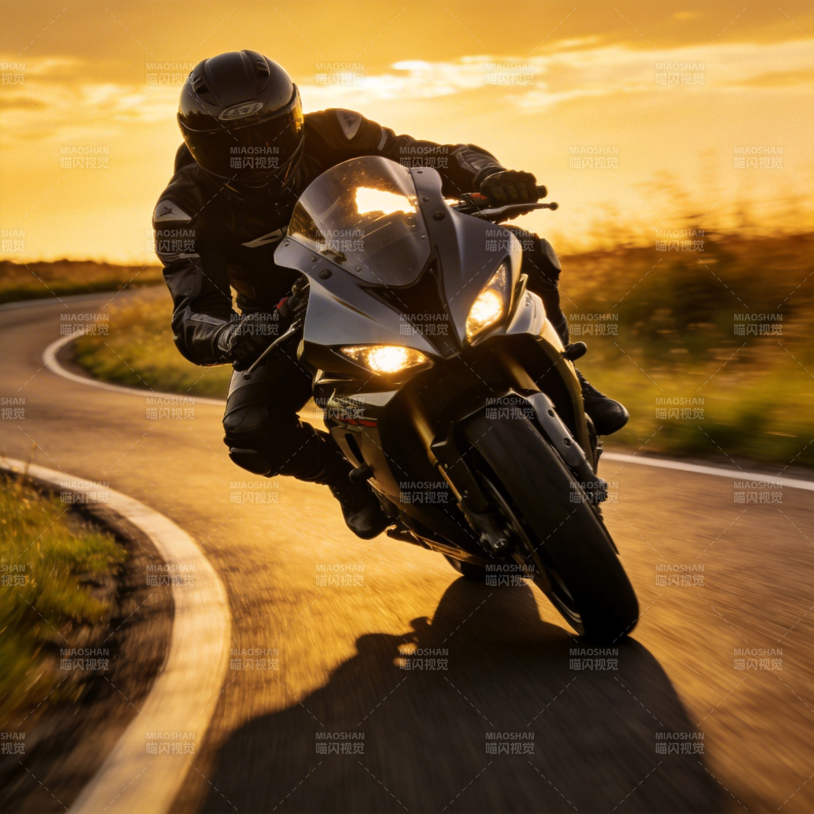 疾驰夕阳下图片