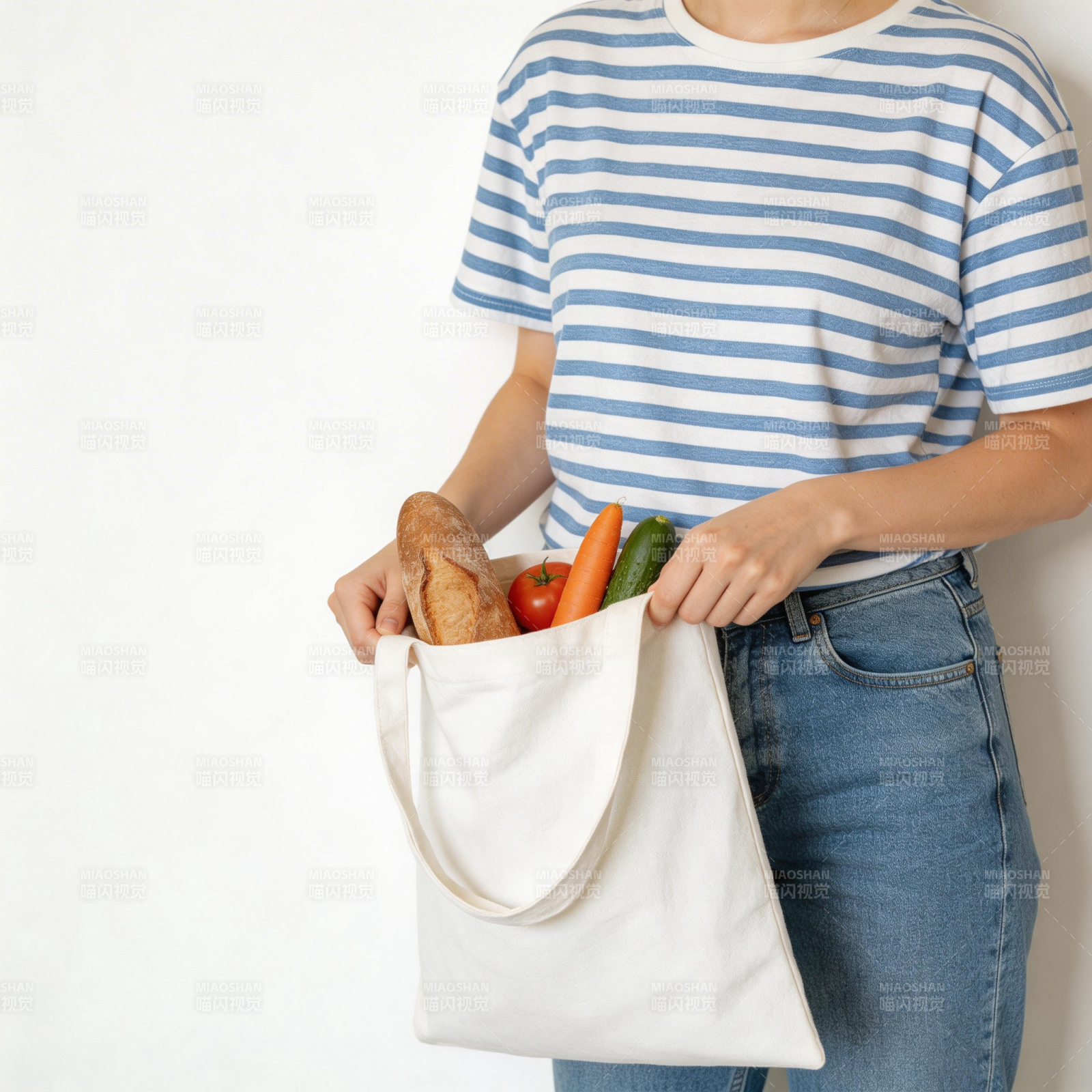 环保购物袋装满蔬果图片