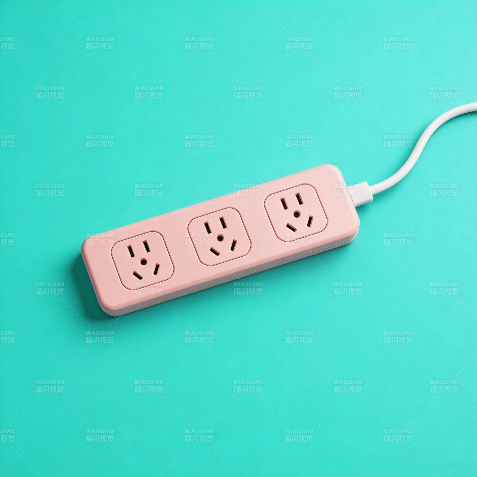 粉色插线板特写图片