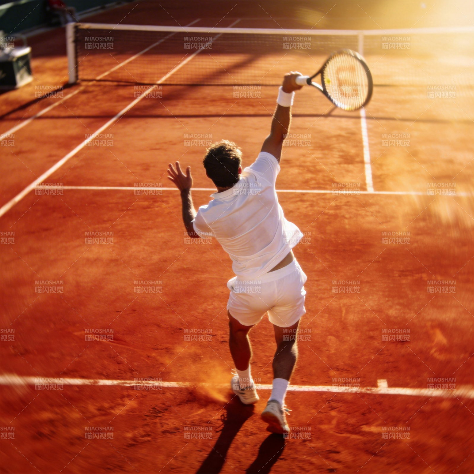 网球选手发球瞬间图片