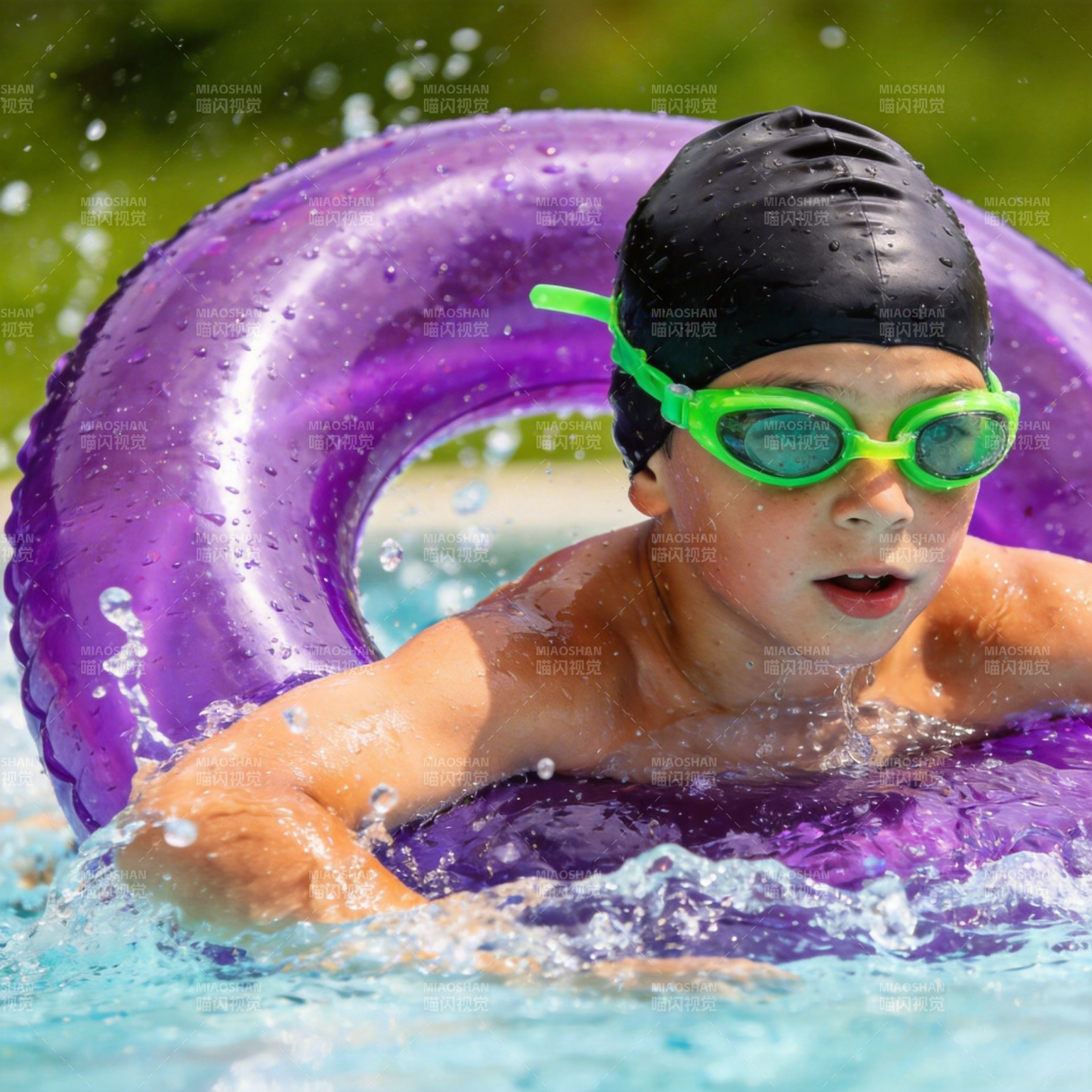 泳池畅游 快乐无限图片